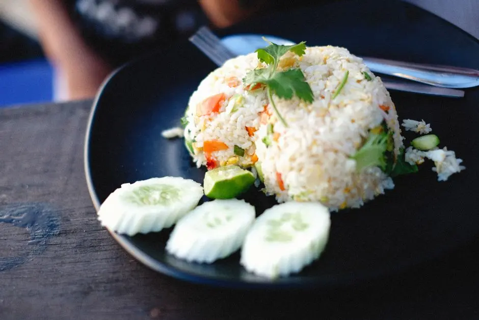 Ilustrasi beragam makanan khas murah seperti kuah beulangong, timphan, dan nasi gurih Aceh